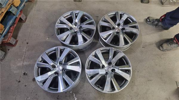 JUEGO-LLANTAS-–-Peugeot-2008-03.2013-0